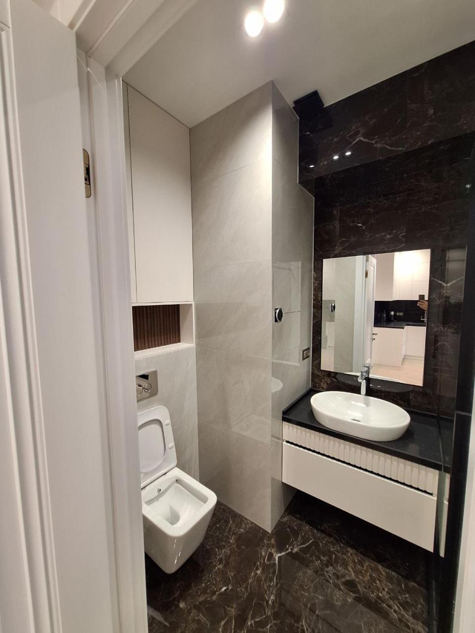 Charming 2-bedroom Near The River In Appartement Bratislava